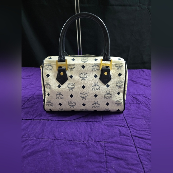 EUC MCM VICETOS LOGOGRAM HANDBAG CROSSBODY PVC LEATHER - Picture 2 of 8